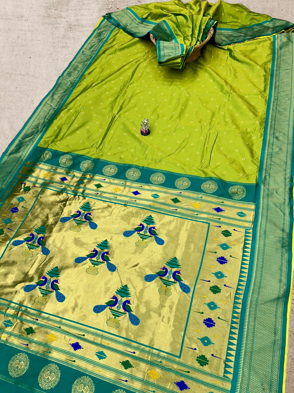 Traditional Yeola  Pallu Aisha Paithani