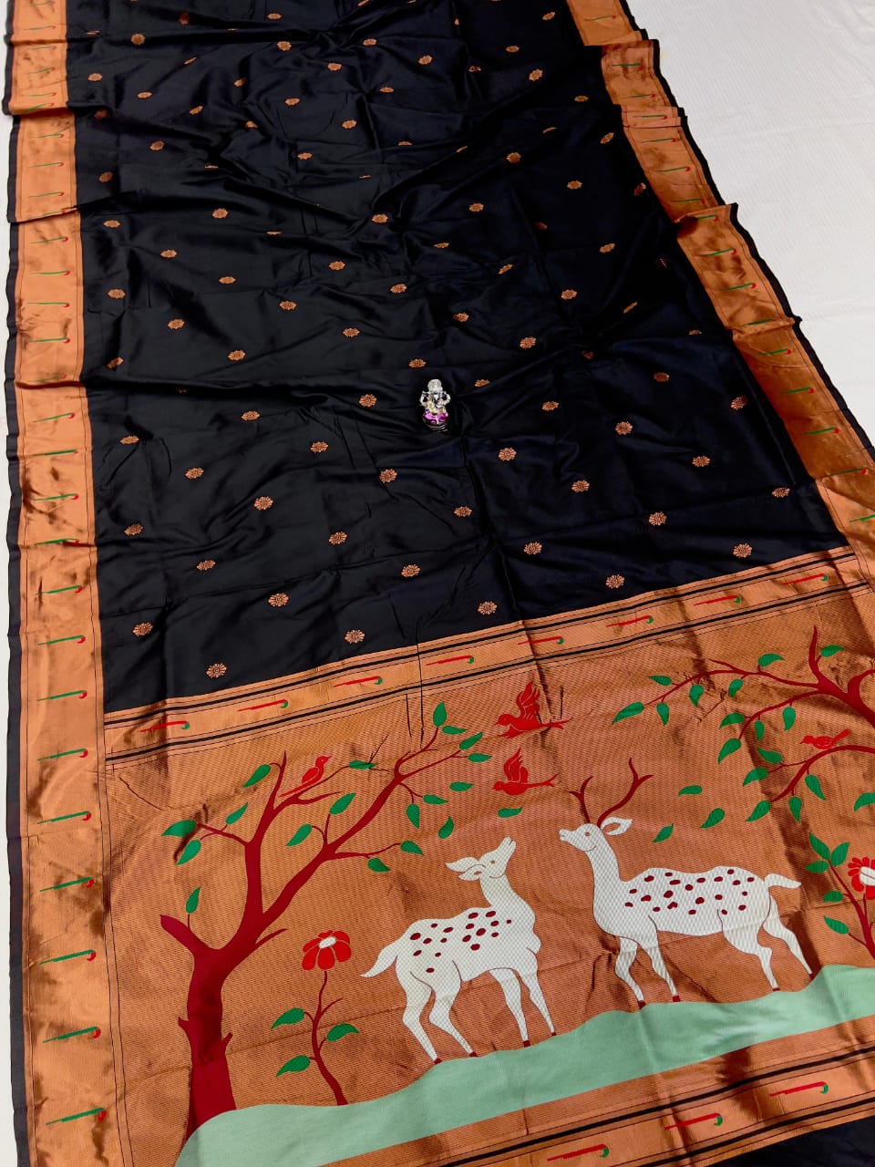 Deer pallu paithani